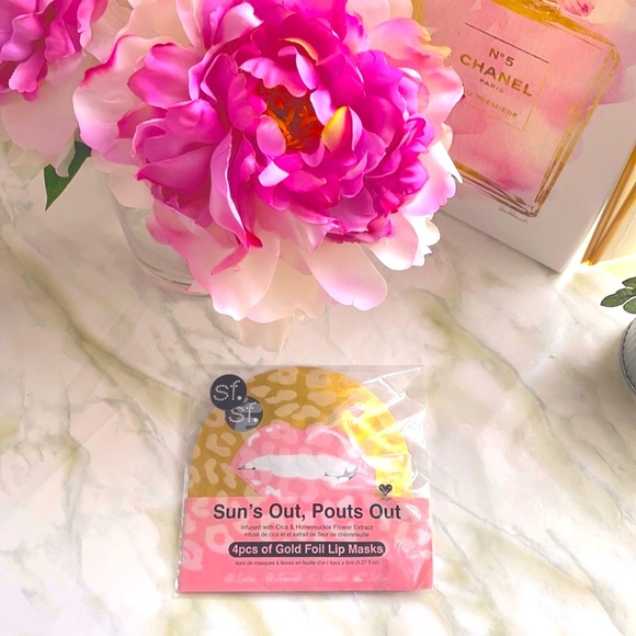 Sun’s out, Pouts out 4pcs Gold foil Lip masks - Picture 2 of 4